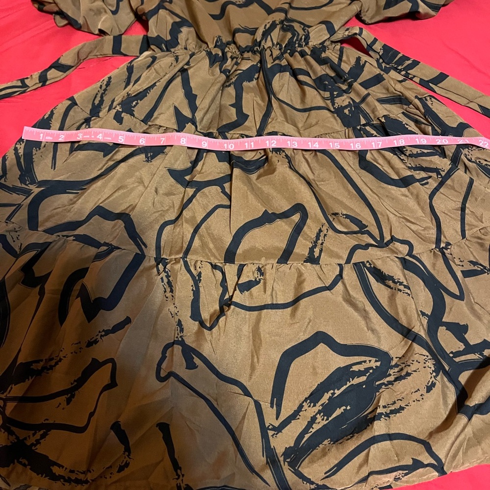Elegant Brown and Black Puff Sleeves Floral Dress - Picture 3 of 6